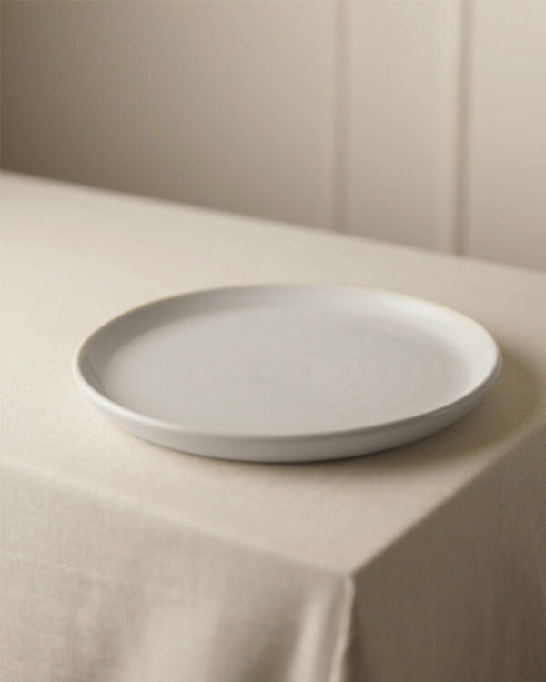 RobertGordon_Dinnerware_Solo-181665_jpg_fd1aa40f-f0b6-4038-85da-bc18c617488c